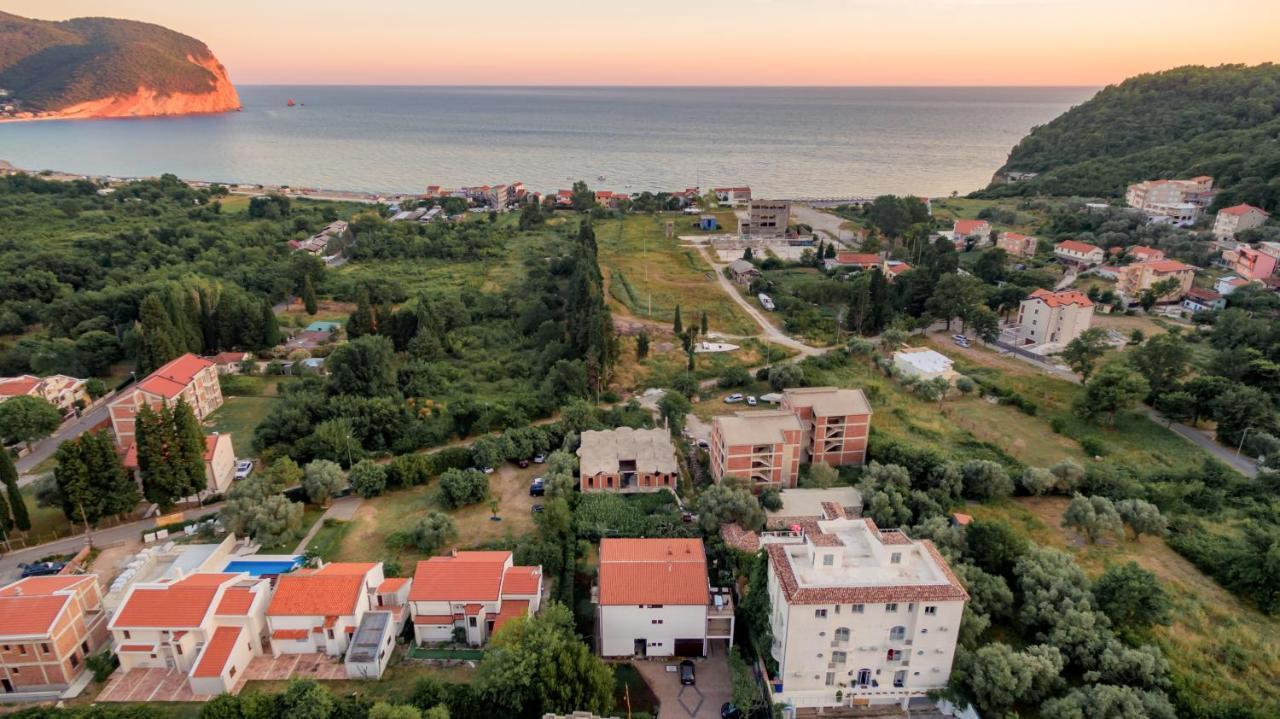 Apartments Viktorija Petrovac Exteriör bild