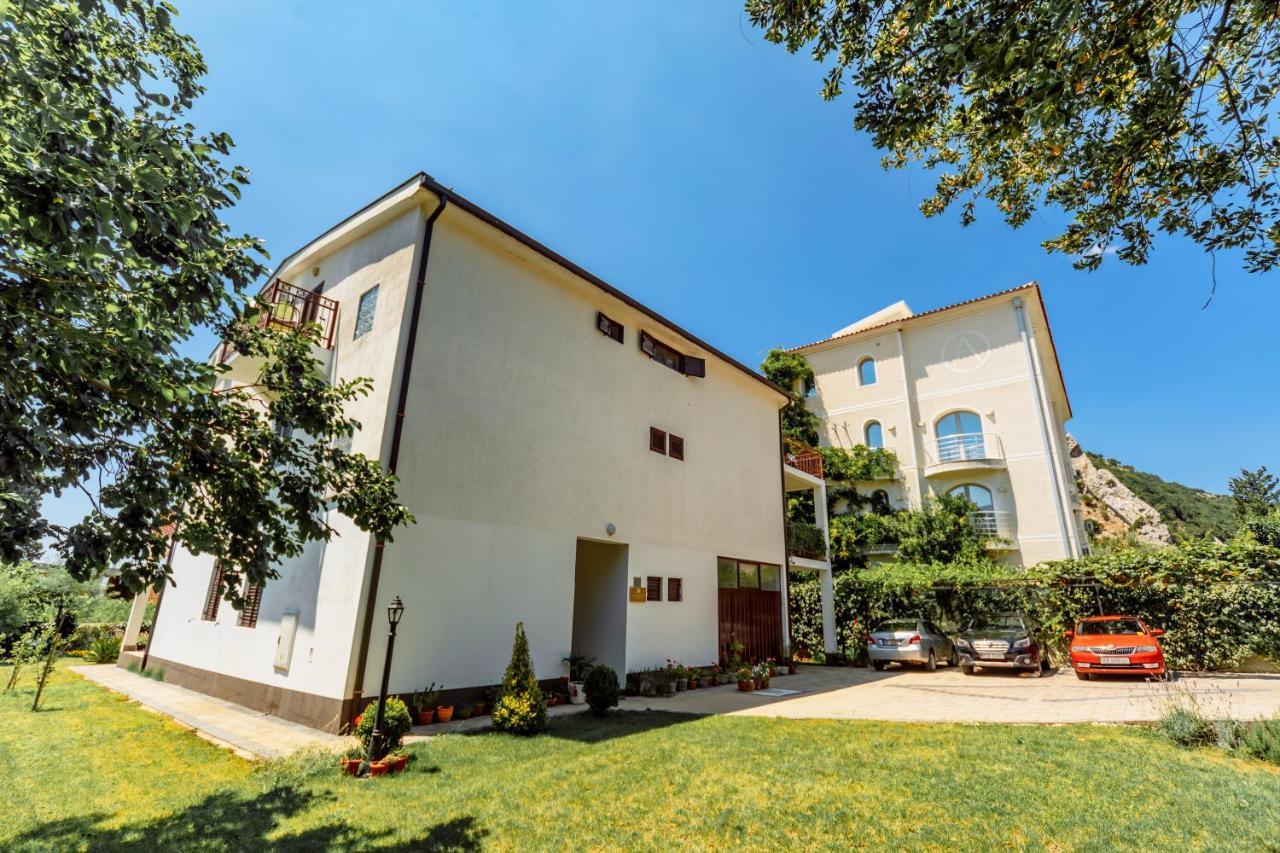 Apartments Viktorija Petrovac Exteriör bild