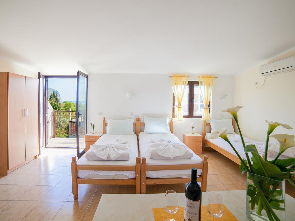 Apartments Viktorija Petrovac Rum bild