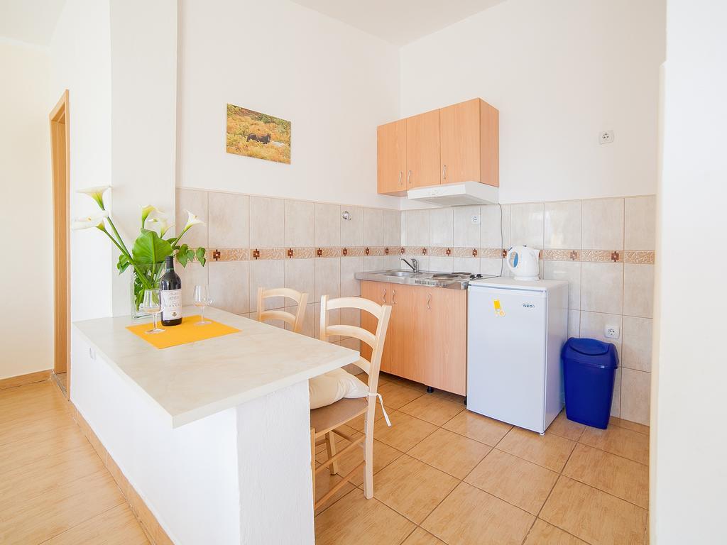 Apartments Viktorija Petrovac Rum bild