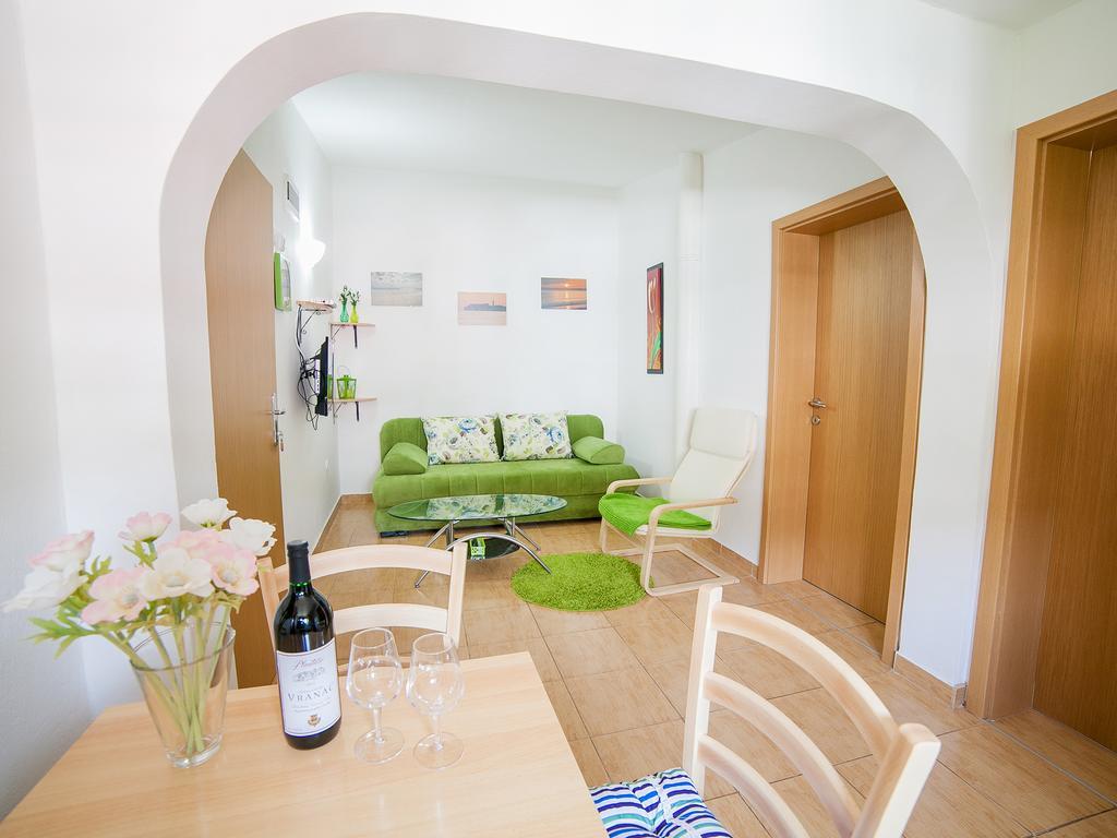 Apartments Viktorija Petrovac Rum bild
