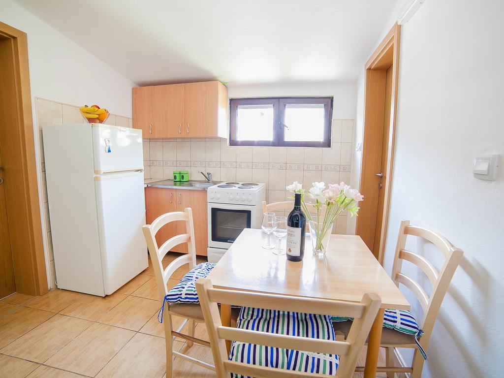 Apartments Viktorija Petrovac Rum bild
