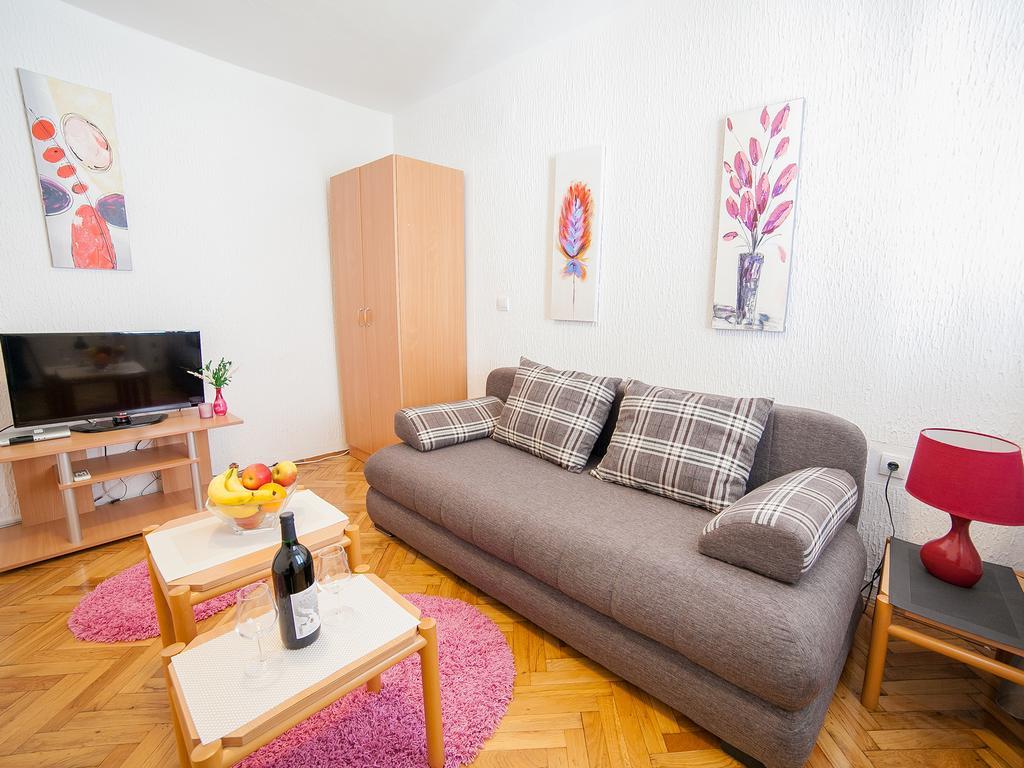 Apartments Viktorija Petrovac Rum bild