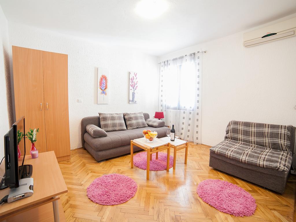 Apartments Viktorija Petrovac Rum bild