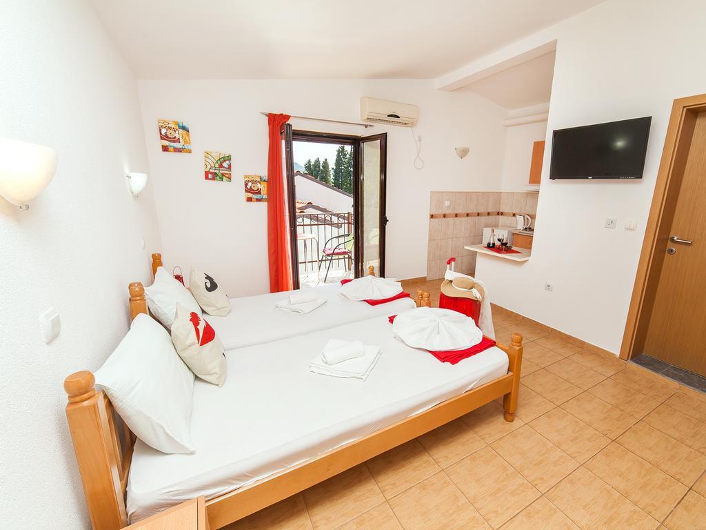 Apartments Viktorija Petrovac Rum bild