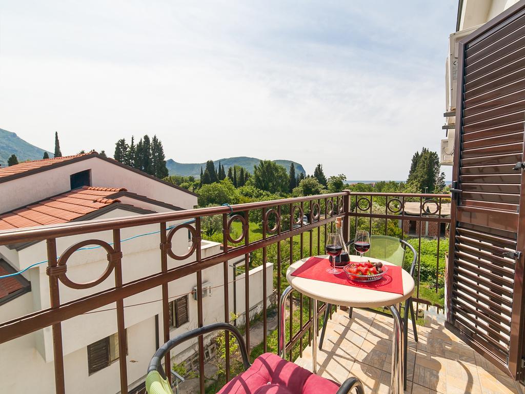 Apartments Viktorija Petrovac Exteriör bild