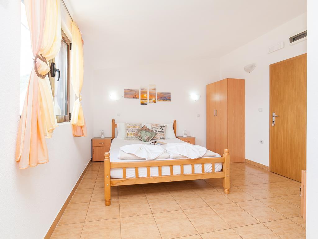 Apartments Viktorija Petrovac Exteriör bild
